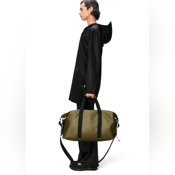 NWT! RAINS, Hilo Weekend Bag W3, Revel, MSRP $110 - Picture 3 of 6